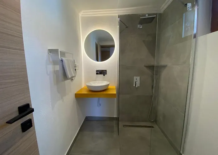 Tomsan & * 阿奇亚卡