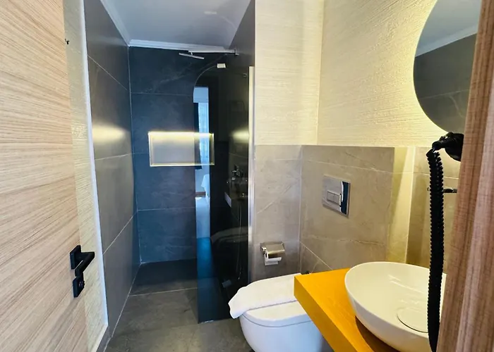 Tomsan & * 阿奇亚卡